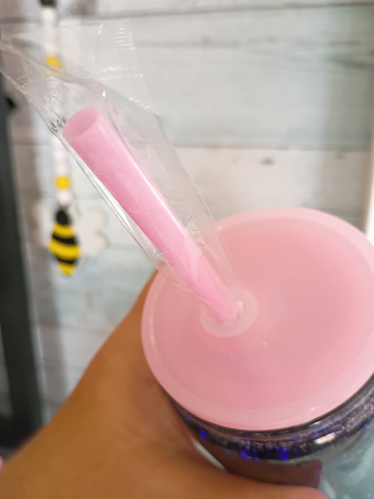 Spooky Pink Skull Bow Snow Globe Plastic Can – Glitter Tumbler with Straw