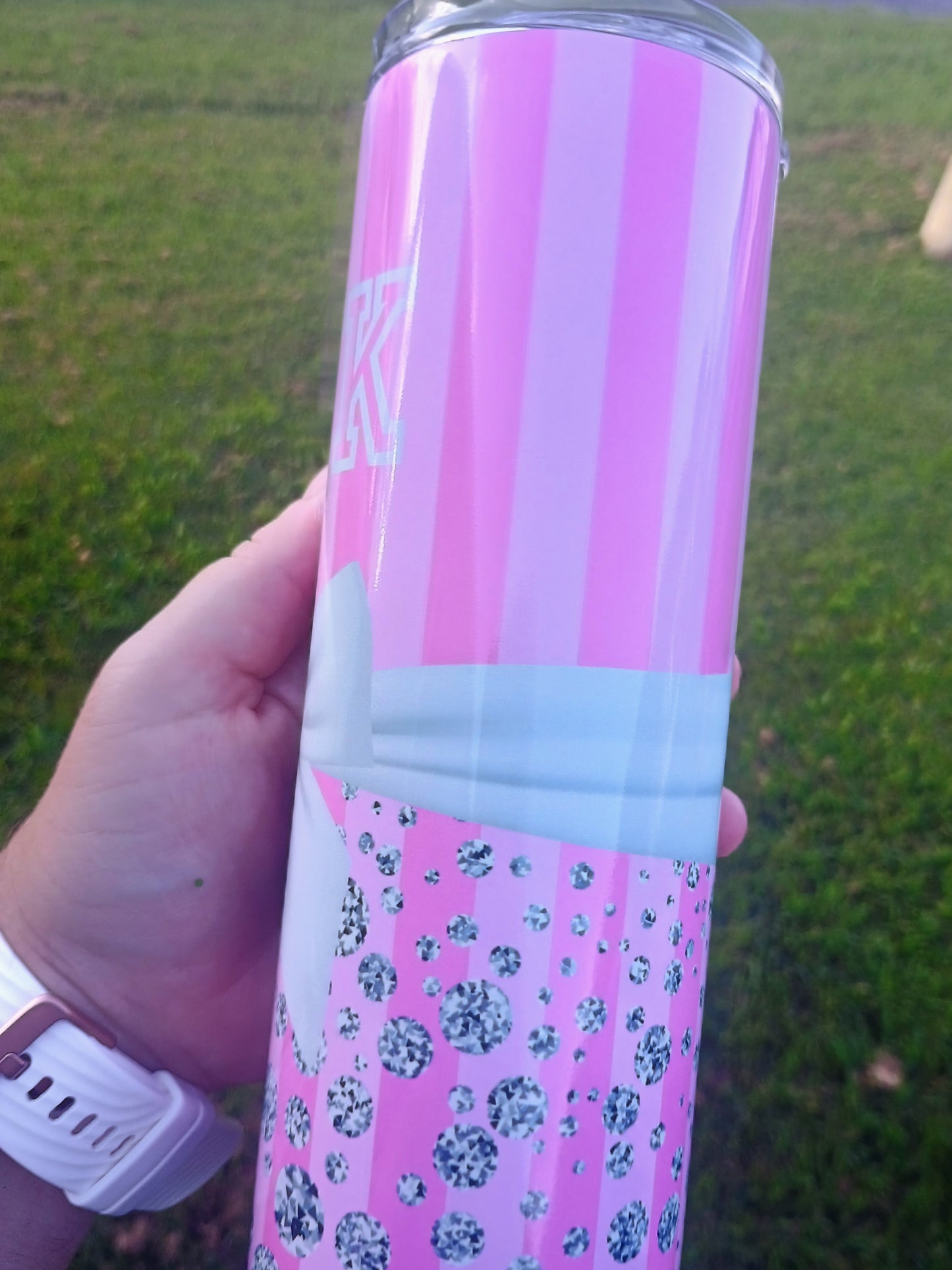 Pink Diamonds and Bow 20 o tumbler