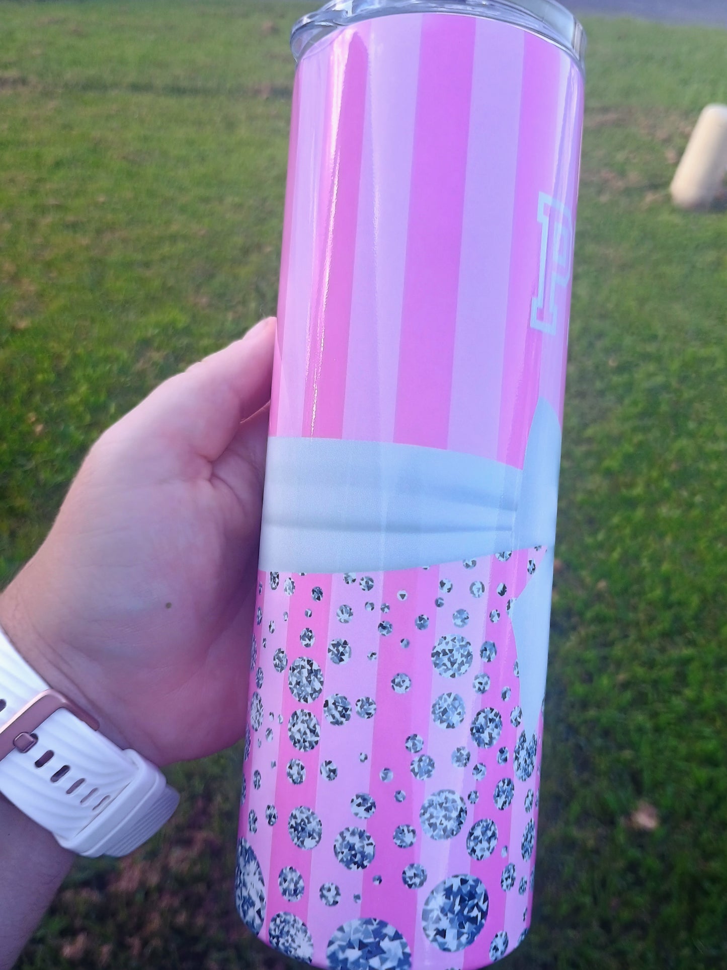 Pink Diamonds and Bow 20 o tumbler